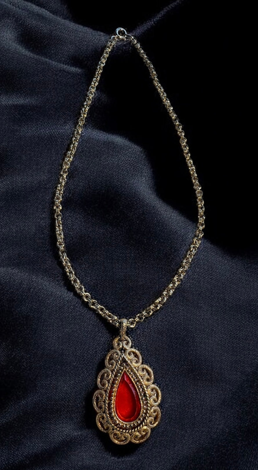 Z10- Avon Orange vintage Necklace