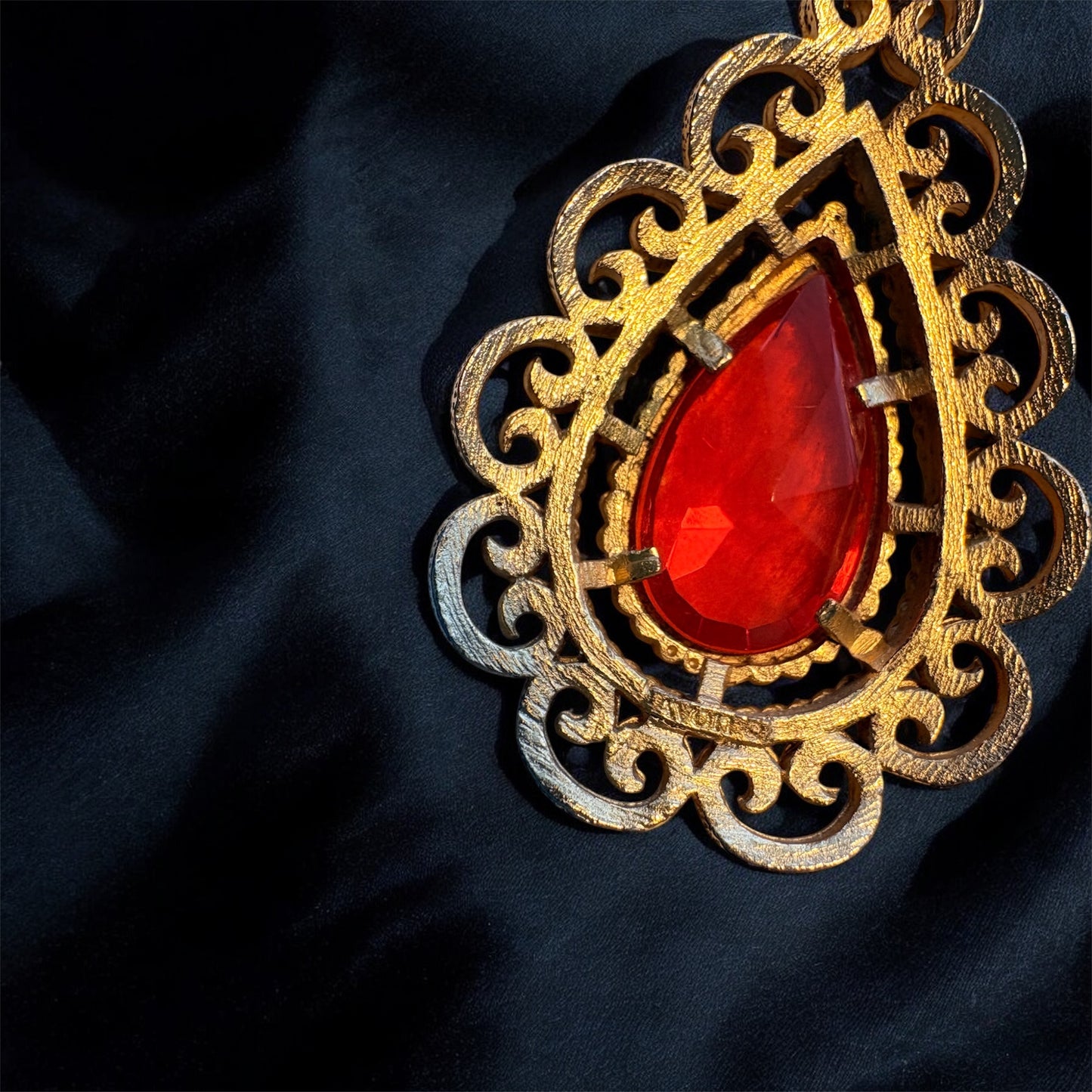 Z10- Avon Orange vintage Necklace